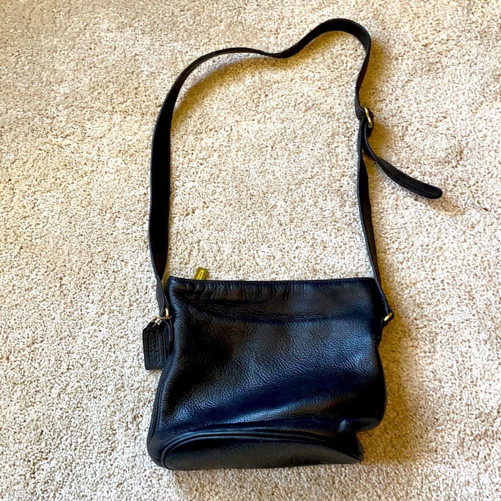 Bucket 4907 Sonoma Handbag Black Pebbled Leather Cross Body Bag